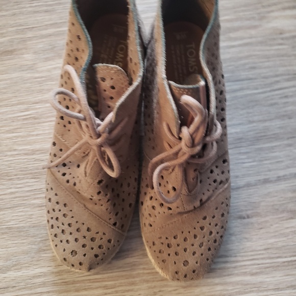 TOMS DESSERT WEDGES - Picture 2 of 5